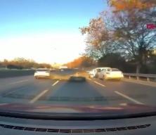 Esenler'de 4 aracın birbirine girdi! O anlar ara&ccedil; i&ccedil;i kamerasına yansıdı