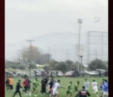 Aydın'da futbolcular ma&ccedil;ı bırakıp tekme tokat kavga etti