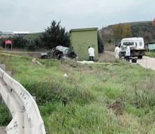 B&uuml;y&uuml;k&ccedil;ekmece&rsquo;de gece kazası sabah fark edildi: 2 kişi hayatını kaybetti