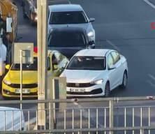 Dron destekli trafik denetiminde kavga &ccedil;ıkartan s&uuml;r&uuml;c&uuml; kameraya yakalandı