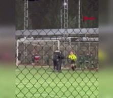 Kocaeli'nde antren&ouml;r takımını bıraktı kadın hakeme saldırdı