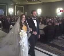 Şanlıurfa&rsquo;daki aşiret d&uuml;ğ&uuml;n&uuml;nde altın ve para yağmuru