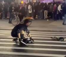 Tayvan'da sis bombası ve bı&ccedil;akla saldırı d&uuml;zenlendi: 2 &ouml;l&uuml;, 7 yaralı