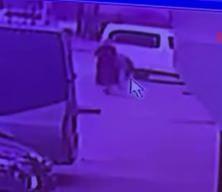 Başakşehir'de kaldırımda y&uuml;r&uuml;yenlere ara&ccedil; &ccedil;arptı