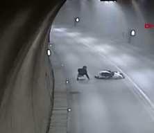 Amasya'da motosiklet s&uuml;r&uuml;c&uuml;s&uuml;n&uuml;n dikkatsizliği kazayla sonu&ccedil;landı