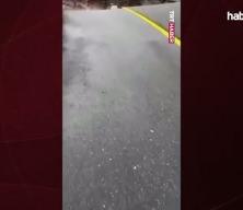 Birleşik Arap Emirlikleri&rsquo;nde şiddetli sağanağın etkisiyle yol &ccedil;&ouml;kt&uuml;!