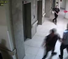 Boşanma aşamasındaki eşini hastanede kovalayıp, vurmuştu; g&ouml;r&uuml;nt&uuml;leri ortaya &ccedil;ıktı