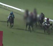 Brezilya'da attan d&uuml;şen 16 yaşındaki jokeyin feci &ouml;l&uuml;m&uuml; kamerada