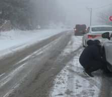 Bursa'da yoğun kar yolları kapattı