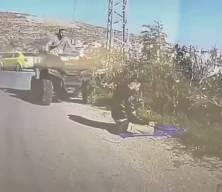 İşgalci Yahudi'den al&ccedil;ak hareket! Aracını namaz kılan Filistinlinin &uuml;zerine s&uuml;rd&uuml; 