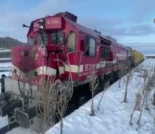 Kars'ta y&uuml;k treni kamyon ile &ccedil;arpıştı: 1 &ouml;l&uuml;