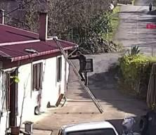 Merdivenin azizliğine uğrayan vatandaş kazayı ucuz atlattı