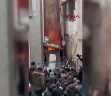 Sultangazi'de bulunan tekstil at&ouml;lyesinde yangın &ccedil;ıktı!