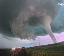 ABD'de hortum faciası! G&ouml;r&uuml;nt&uuml;ler hayrete d&uuml;ş&uuml;rd&uuml;
