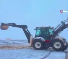 Diyarbakır'da kep&ccedil;e operat&ouml;r&uuml; iş makinasıyla drift attı