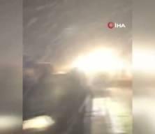 Hakkari'de kar esareti: Fırtınaya aldırış etmeden karlar &uuml;zerinde namaz kıldı