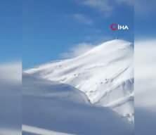 Hakkari'de nefes kesen anlar: Kar esaretindeki hamile kadın i&ccedil;in zamanla yarış!