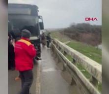 Arnavutk&ouml;y - Kemerburgaz seferini yapan İETT otob&uuml;s&uuml; bariyerlere &ccedil;arptı!