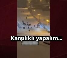 Siirt'te devriye gezen ekiple vatandaşların kar topu eğlencesi g&uuml;ld&uuml;rd&uuml;