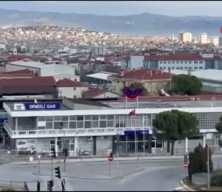 Tren garı &ouml;n&uuml;nde unutulan valiz bomba paniğine neden oldu