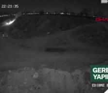 Yol kenarına hafriyat d&ouml;ken kamyon s&uuml;r&uuml;c&uuml;s&uuml;ne 63 bin lira ceza; olay anı kamerada