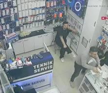 Emin&ouml;n&uuml;&rsquo;nde iş hanına silahlı saldırı