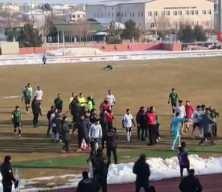 Erzincan&rsquo;da BAL Ligi ma&ccedil;ı karıştı: Tekme ve yumruklar havada u&ccedil;uştu