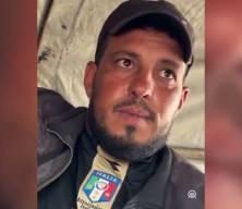 Gazzeli adam, solunum rahatsızlığı olan annesine lastik şişirme pompasıyla destek oluyor