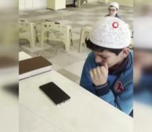 Hafızlık eğitimini tamamlayan 11 yaşındaki &ccedil;ocuktan babasına duygulandıran s&uuml;rpriz