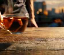 İrfan Can Kahveci'nin transfer videosunda Emre Bel&ouml;zoğlu detayı