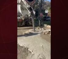 Kanalizasyon hattına beton d&ouml;ken firmanın faaliyetleri durduruldu