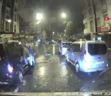 Pendik'te trafik magandası &ouml;n&uuml;n&uuml; kestiği s&uuml;r&uuml;c&uuml;ye tehditler savurdu