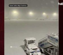 Sabiha G&ouml;k&ccedil;en Havalimanı'nda kar nedeniyle u&ccedil;uş kapasitesi d&uuml;ş&uuml;r&uuml;ld&uuml;