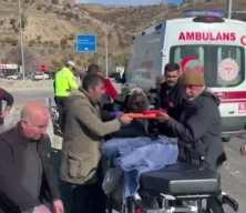 Adıyaman&rsquo;da iki otomobil &ccedil;arpıştı: 4 yaralı