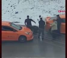Ankara'da 5 kişi bir kişiyi yol ortasında tekme ve yumrukla darp etti 