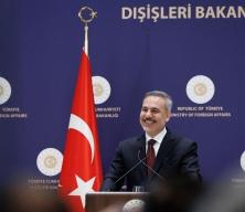 Bakan Fidan ve Yunan medyası arasında g&uuml;l&uuml;mseten diyalog