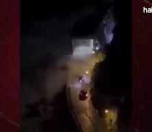 Dalgalar yolu, &ccedil;ığ adamı yuttu! İtalya ve ABD'de korku dolu anlar kamerada