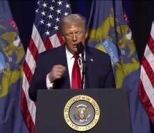 Donald Trump eski ABD Başkanı Biden'ın taklidini yaptı