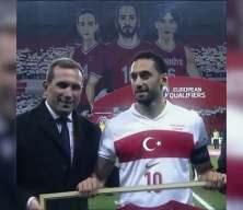 Galatasaray Hakan &Ccedil;alhanoğlu i&ccedil;in masaya oturuyor: Bonservisi ortaya &ccedil;ıktı