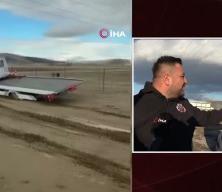 Isparta'da ara&ccedil; kurtarmaya giden 3 &ccedil;ekici &ccedil;amura saplandı! İşte fıkra gibi olay