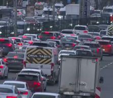 İstanbul'da akşam saatlerinde trafik yoğunluğu y&uuml;zde 85'e &ccedil;ıktı