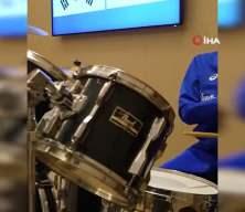 Japonya ve G&uuml;ney Kore liderlerinden bateri şov!