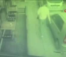 Kuyumcu &ccedil;alışanı kasayı boşaltıp arkadaşlarıyla otelde parti verdi