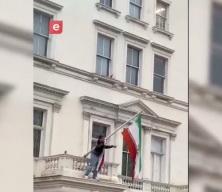 Simge savaşları... İran&rsquo;da eylemcilerin a&ccedil;tığı bayraktaki &lsquo;T&uuml;rk&rsquo; detayı! 300 yıllık miras