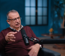 Tarih&ccedil;i yazar Prof. Dr. Cengiz Tomar'ın analizi g&uuml;ndem oldu: T&uuml;rkler asker gibi namaz kılıyor