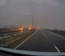 Ters şeritte dehşet sa&ccedil;tı: O anlar saniye saniye kaydedildi