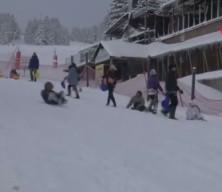 Uludağ&rsquo;da kar yağışı etkili oldu, pistlerde yoğunluk arttı
