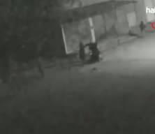 Yeğenini kurtarmak isteyen 57 yaşındaki kadına 5 kişi meydan dayağı &ccedil;ekti