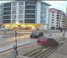 Fren yerine gaza basan kursiyer b&ouml;yle u&ccedil;tu