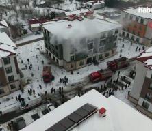 Apartman dairesinde yangın: 11 kişi dumandan etkilendi